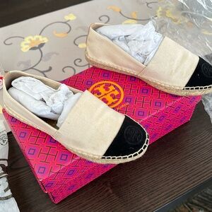 size 5 , very good condition slightly used.